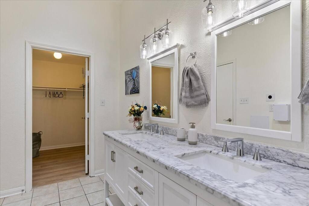 Lucky House - Tranquility In The Middle Of Houston - Tv In Every Room - 300 M2 Экстерьер фото