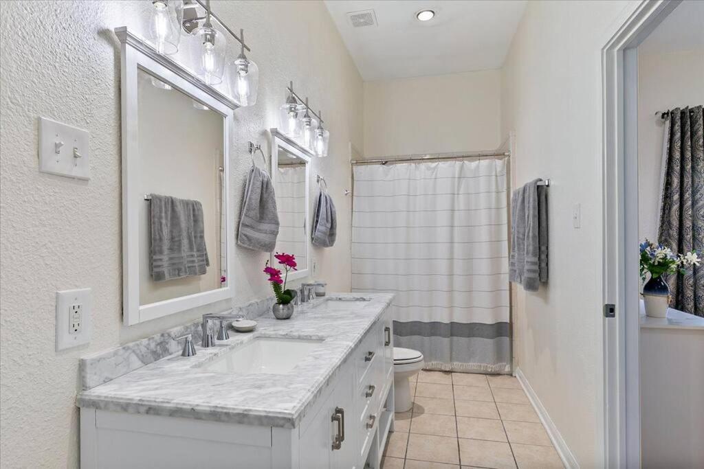 Lucky House - Tranquility In The Middle Of Houston - Tv In Every Room - 300 M2 Экстерьер фото